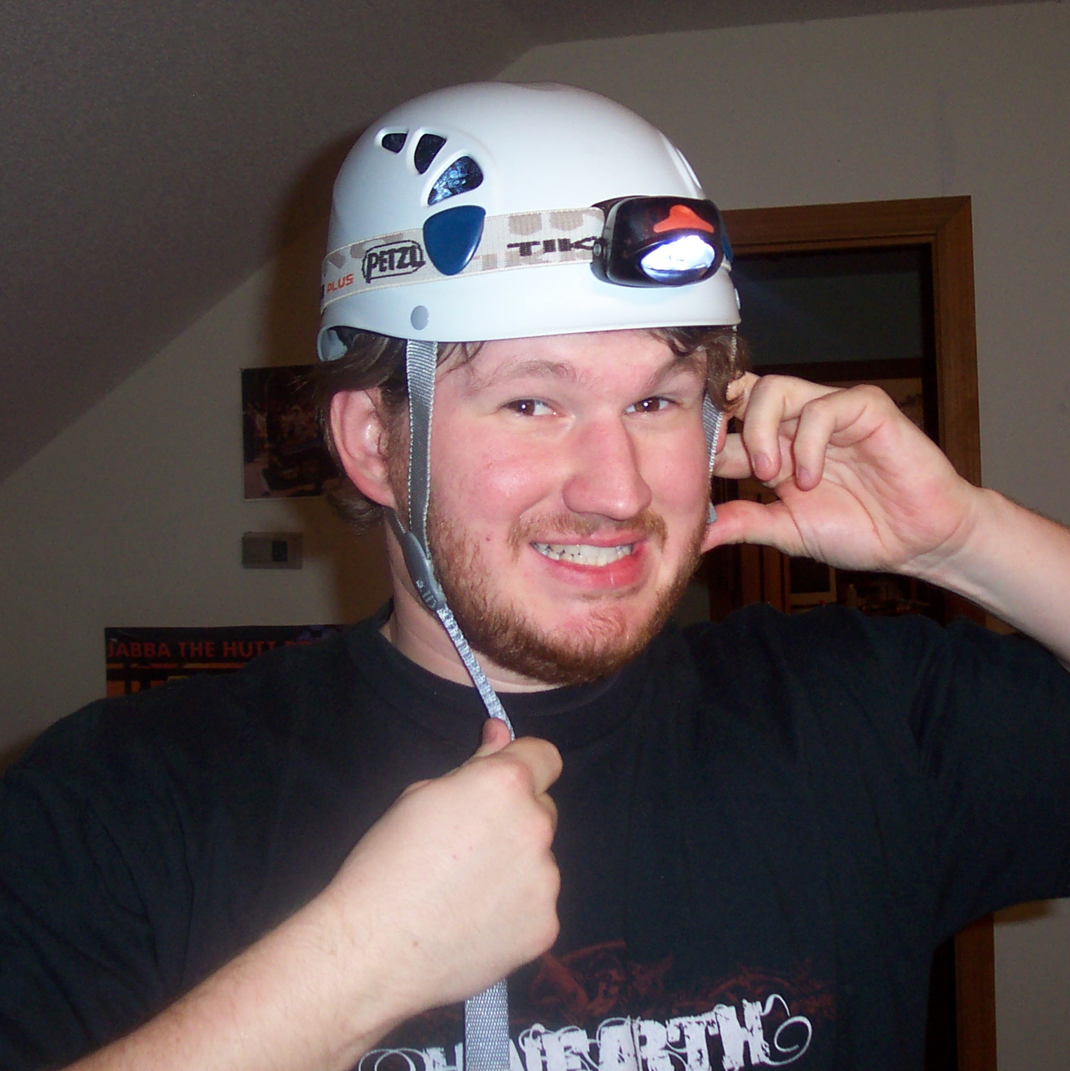 Me_helmet_-square-