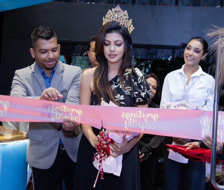 Fohishaning jinsiy qiynoqlari Adyolda onanizm va adyolda cum