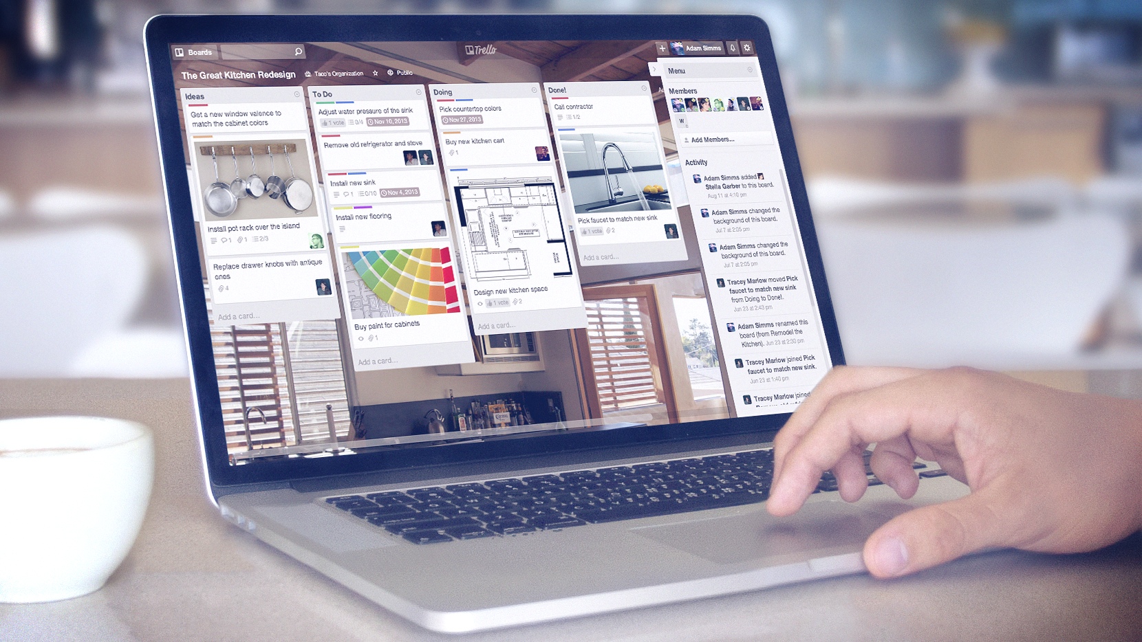 computador com ferramenta trello scrum na tela