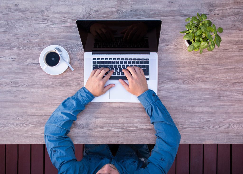 programador estudando