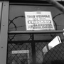 Schild an Schulbussen