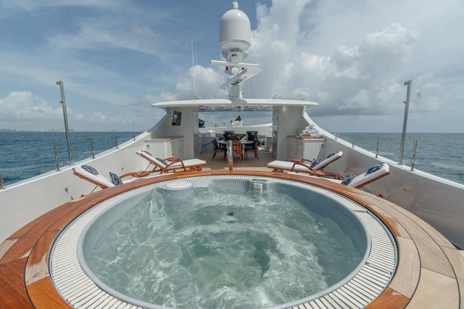 Flybridge Jacuzzi