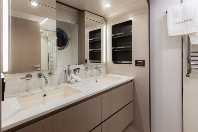 solstice-058-neo-yachting--