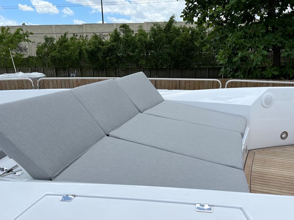 6_2007 108ft Sunseeker Predator