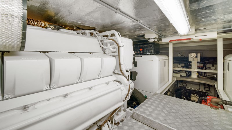 54_2007 108ft Sunseeker Predator