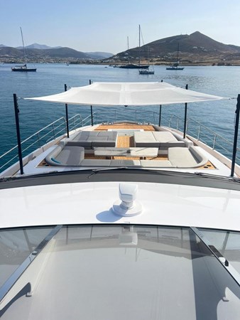 BOW - AZIMUT GRANDE 35 2022