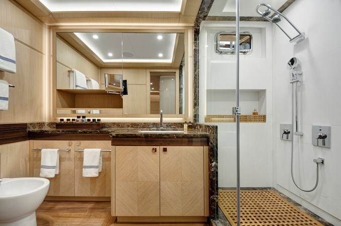 THAT'S AMORE- Master Cabin Bathroom