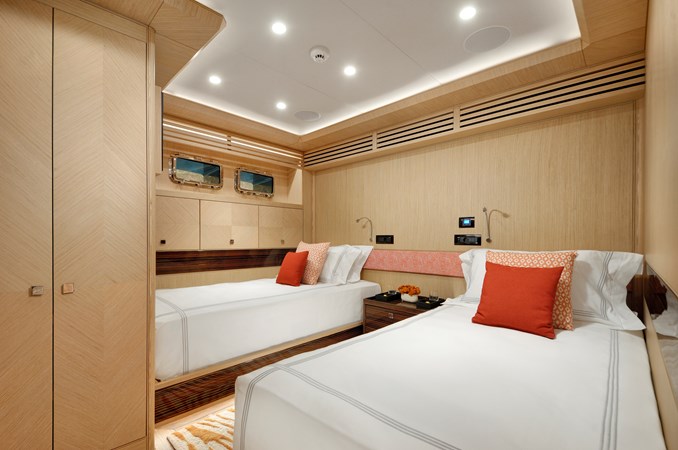 THAT'S AMORE. Twin Cabin