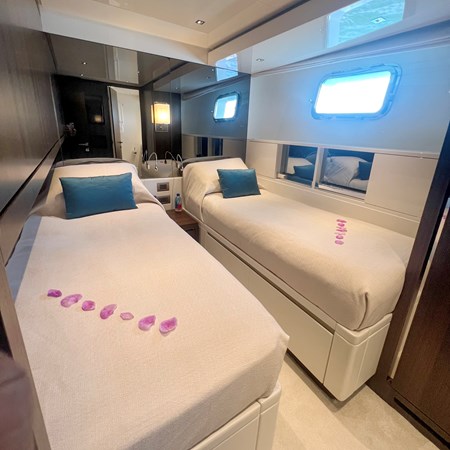 2020 SANLORENZO SL86 GUEST CABIN 1
