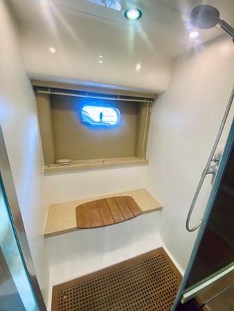 34_2006 70ft Viking Sport Cruisers 70 Motor Yacht GRAND CRU