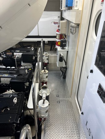 31_2009 75ft Lazzara LSX 75 BG