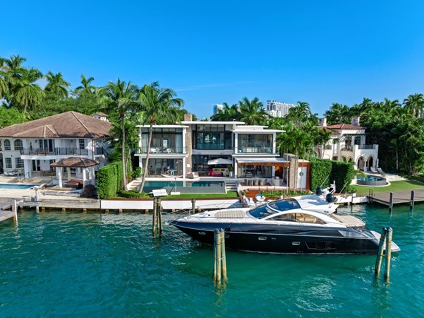 2_2010 60ft Sunseeker Predator ESSENCE