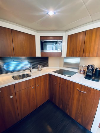 62_2010 60ft Sunseeker Predator ESSENCE