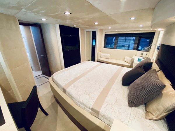 69_2010 60ft Sunseeker Predator ESSENCE