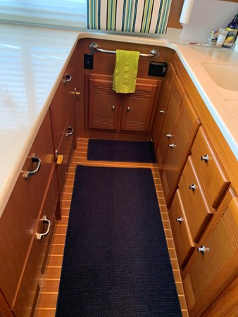 9.2_2001 47ft Cabo Convertible KNOT DIGGIN