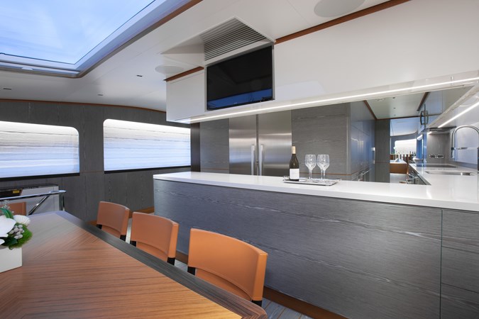 Horizon RP110 large galley bar and TV.