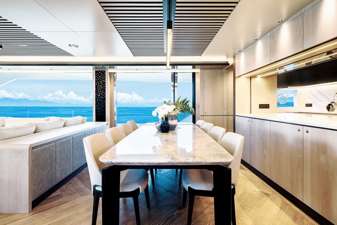 Large floor to ceiling window with diing table for 10.