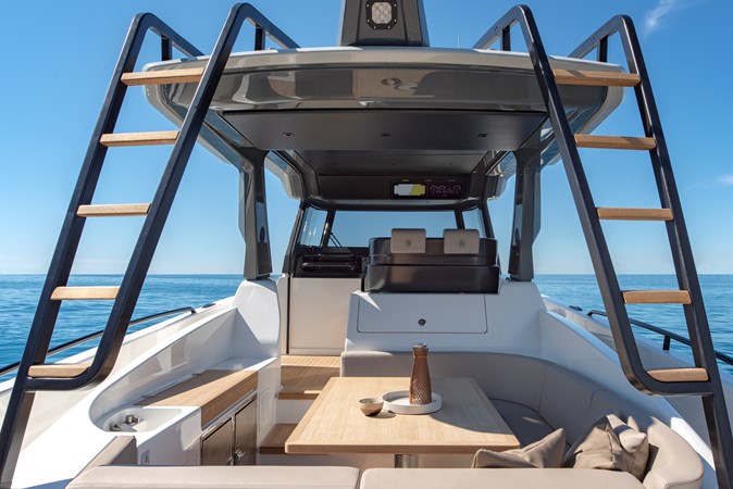 30_BMF7813 lounge cockpit