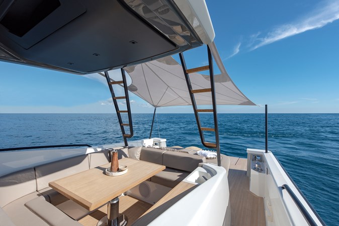 31_BMF7829 lounge cockpit