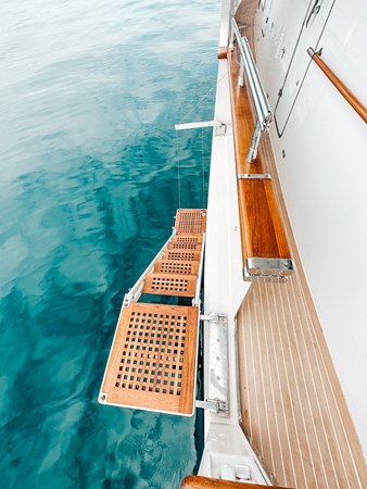 Port Sidedeck with Boarding Steps