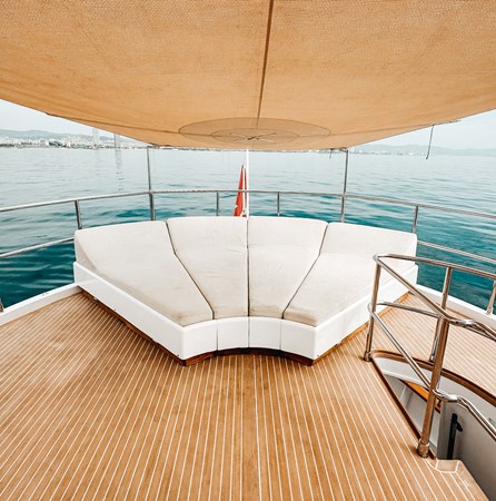 Flybridge Lounging