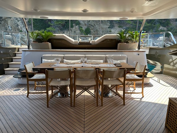 COCKPIT - AZIMUT TRIDECK 38 METER