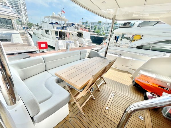 Sunseeker Manhattan 66 - Cockpit