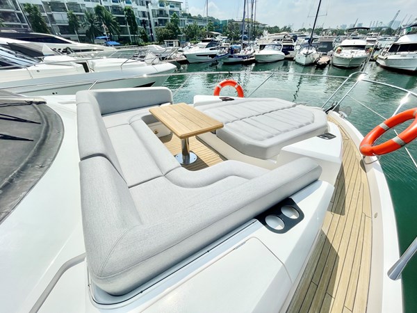 Sunseeker Manhattan 66 - Foredeck Seating