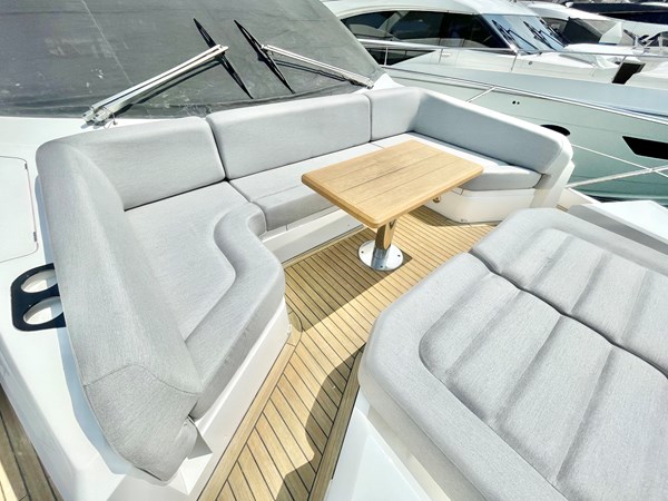 Sunseeker Manhattan 66 - Foredeck Seating