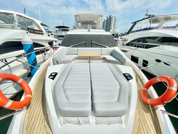 Sunseeker Manhattan 66 - Foredeck Lounging