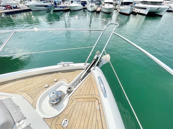 Sunseeker Manhattan 66 - Bow