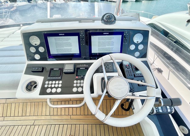Sunseeker Manhattan 66 - Flybridge Helm