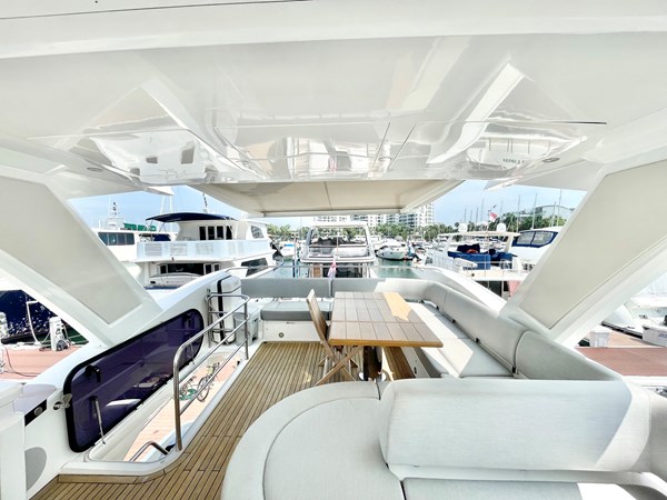 Sunseeker Manhattan 66 - Flybridge