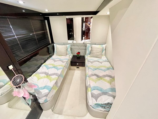 Sunseeker Manhattan 66 - Starboard Guest Cabin #3
