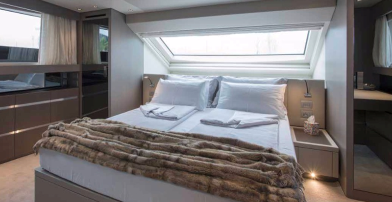 MY Muma master cabin FWD