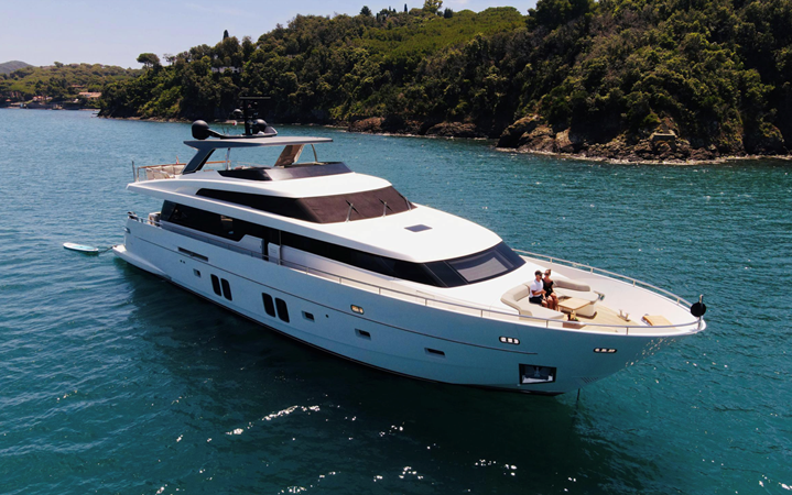 MY Muma view from starboard