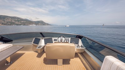 ST-BARTH II Fly Bridge Helm Station