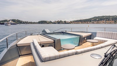 ST-BARTH II Foredeck Seating