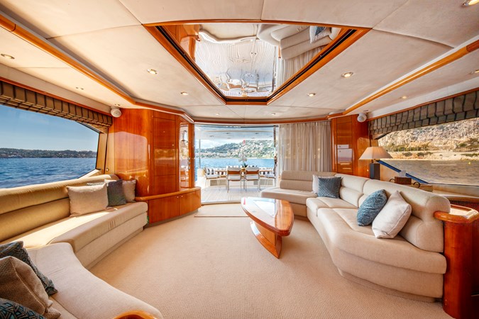 M/Y LADY YOUSRA SUNSEEKER 82 Main Salon