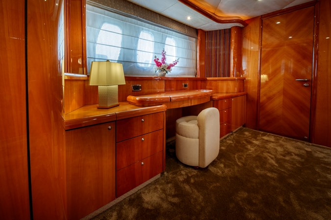 M/Y LADY YOUSRA SUNSEEKER 82 Master Cabin