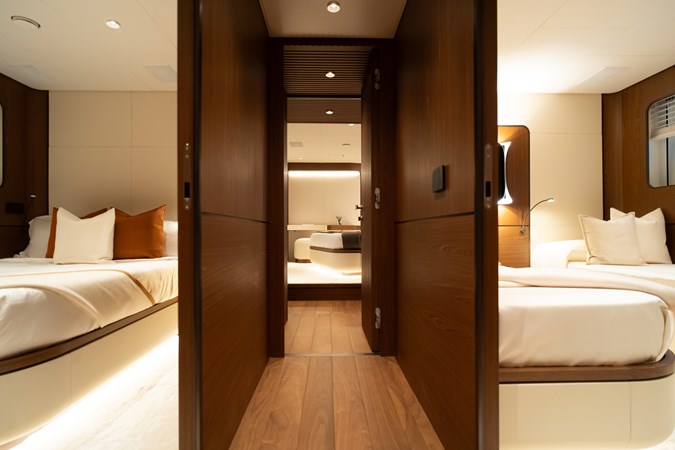 X90 Fast guest cabin