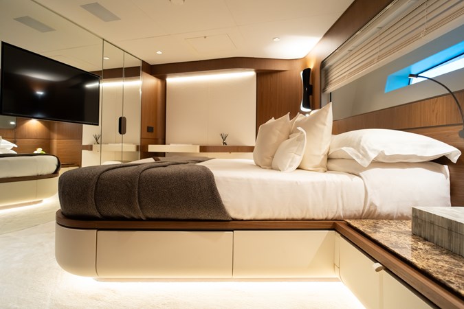 X90 Fast VIP Cabin