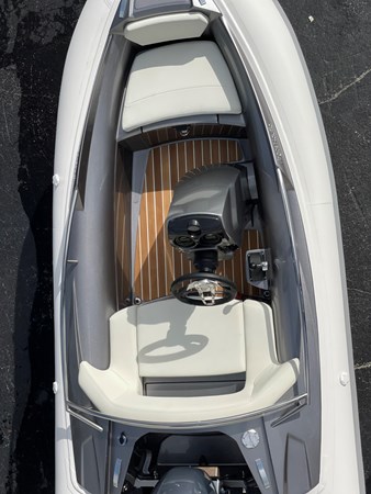 GT11 Silver Top Console