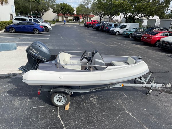 GT11 Silver Side view