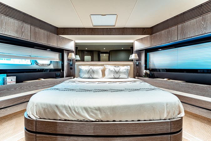 Azimut Magellano 66 VIP Cabin