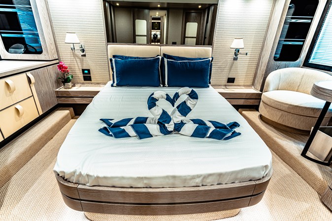Azimut Magellano Master Cabin