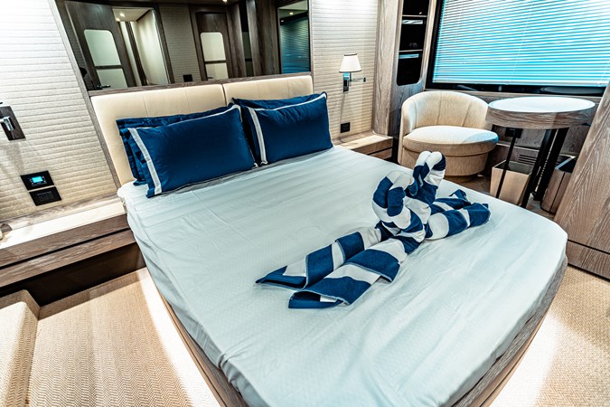 Azimut Magellano 66 Master Cabin