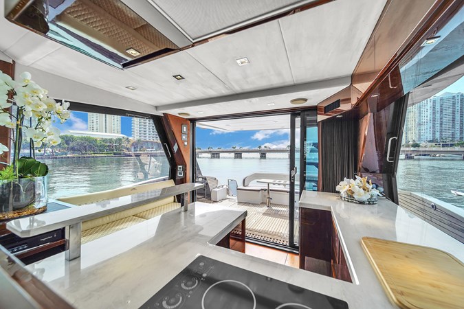 9101351_20231025125115304_1_XLARGE