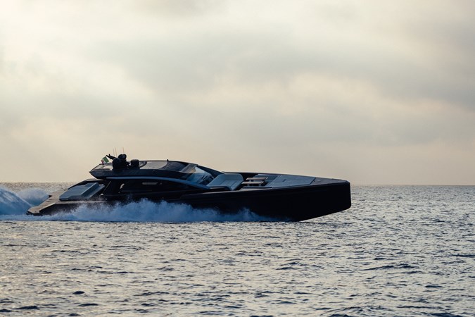 MAORI 80 YACHT FOR SALE IN DUBAI | PRICE ON APPLICATION | EXTERIOR (4)