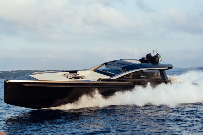 MAORI 80 YACHT FOR SALE IN DUBAI | PRICE ON APPLICATION | EXTERIOR (6)